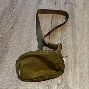Lululemon everywhere belt bag
